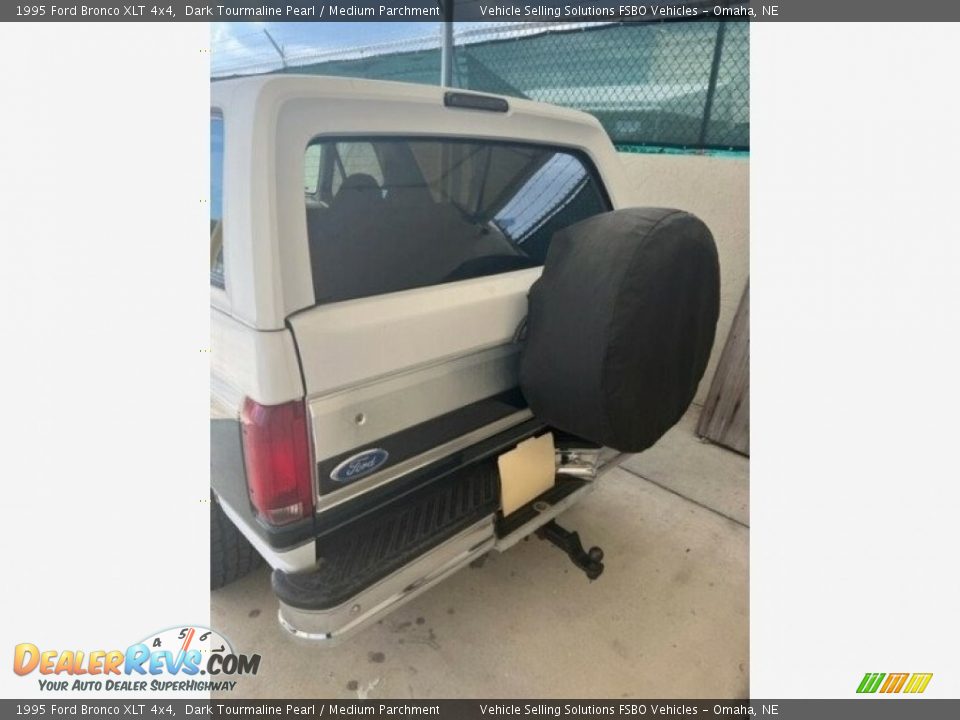 1995 Ford Bronco XLT 4x4 Dark Tourmaline Pearl / Medium Parchment Photo #10