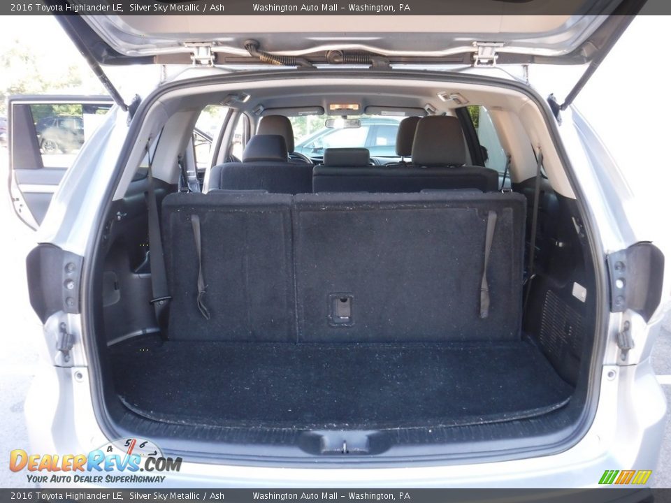 2016 Toyota Highlander LE Trunk Photo #24