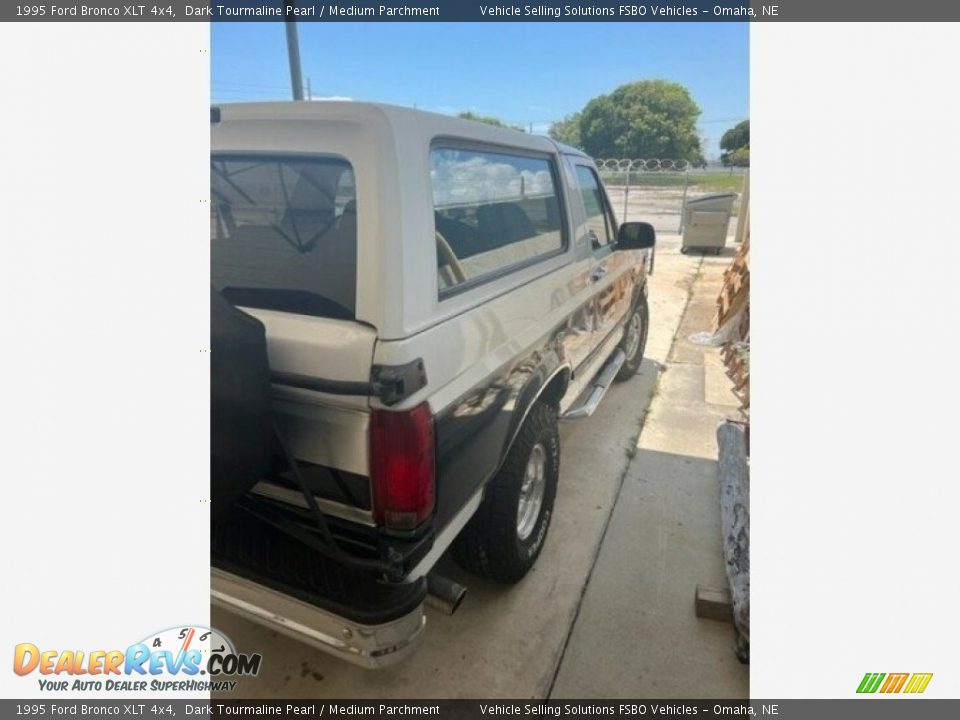 1995 Ford Bronco XLT 4x4 Dark Tourmaline Pearl / Medium Parchment Photo #11