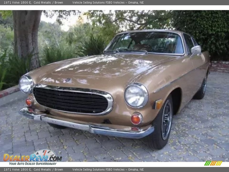 Front 3/4 View of 1971 Volvo 1800 E Photo #2