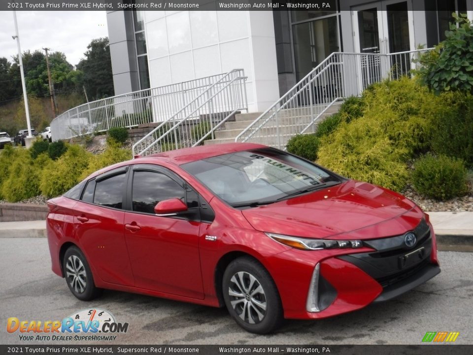 Front 3/4 View of 2021 Toyota Prius Prime XLE Hybrid Photo #1