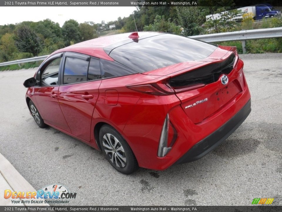 2021 Toyota Prius Prime XLE Hybrid Supersonic Red / Moonstone Photo #16