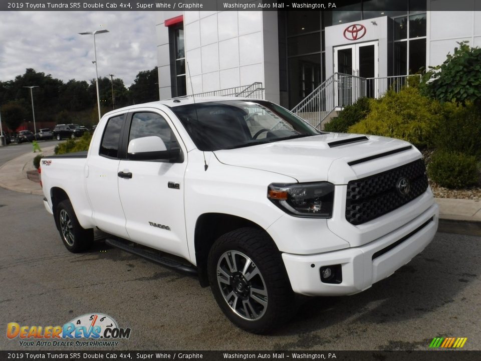 Front 3/4 View of 2019 Toyota Tundra SR5 Double Cab 4x4 Photo #1