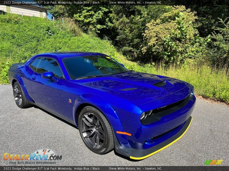 Front 3/4 View of 2022 Dodge Challenger R/T Scat Pack Widebody Photo #5
