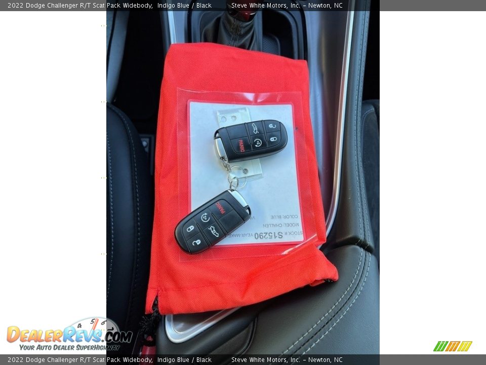 Keys of 2022 Dodge Challenger R/T Scat Pack Widebody Photo #27