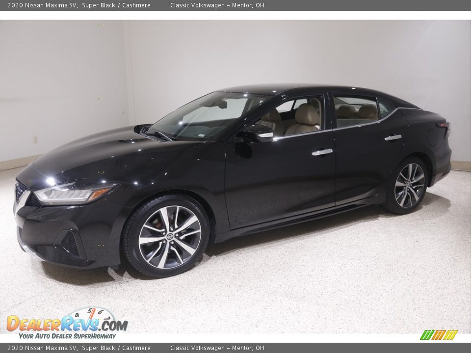 Front 3/4 View of 2020 Nissan Maxima SV Photo #3
