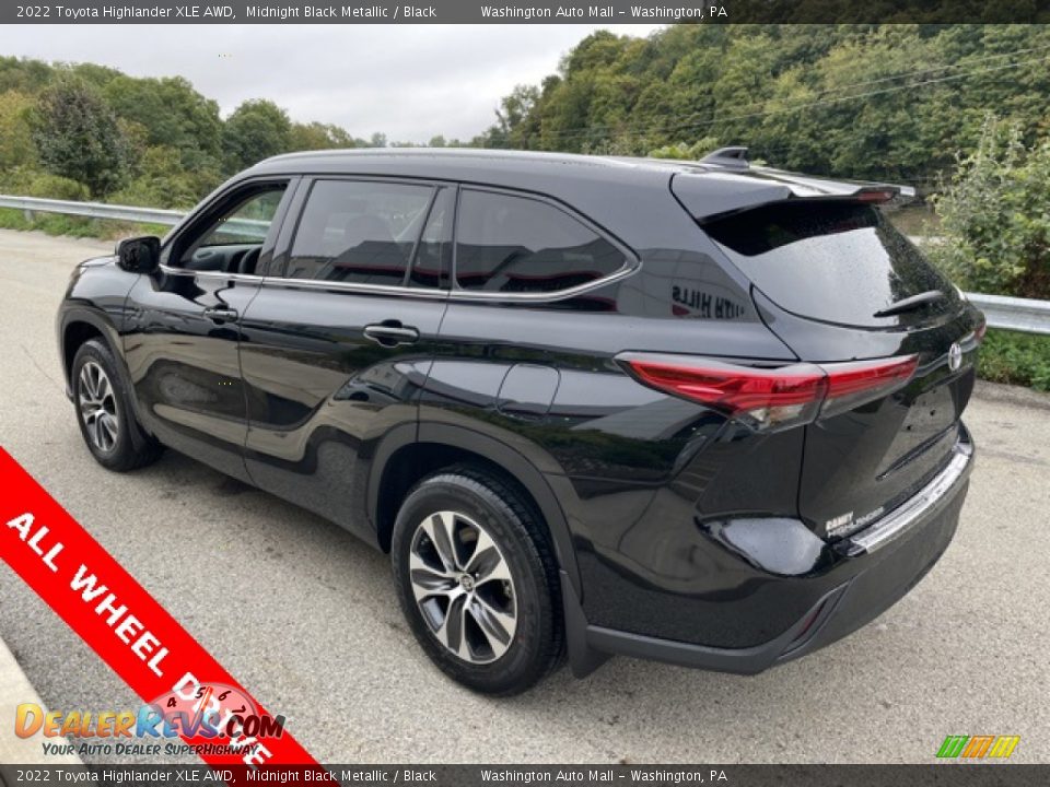 2022 Toyota Highlander XLE AWD Midnight Black Metallic / Black Photo #2