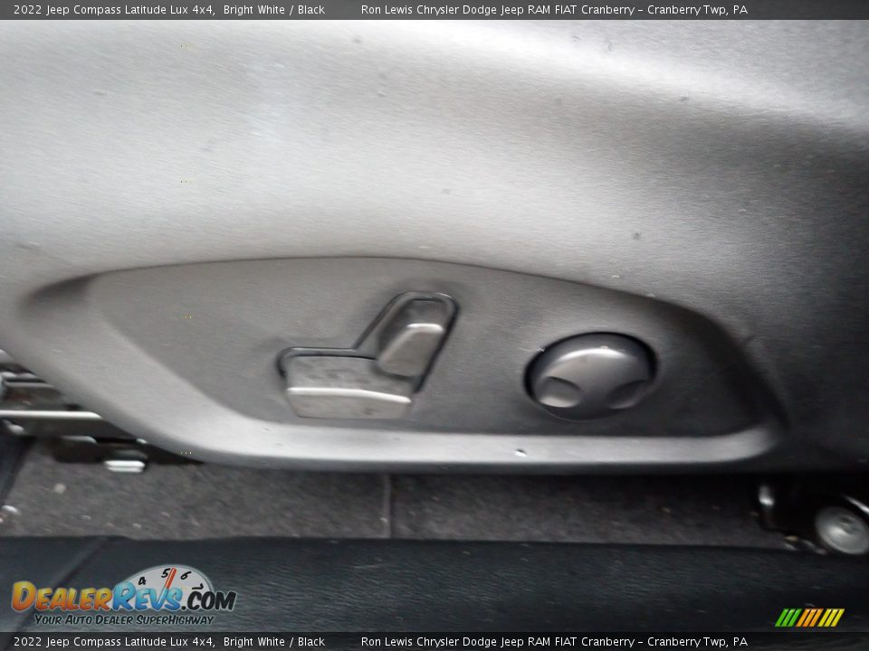 2022 Jeep Compass Latitude Lux 4x4 Bright White / Black Photo #16