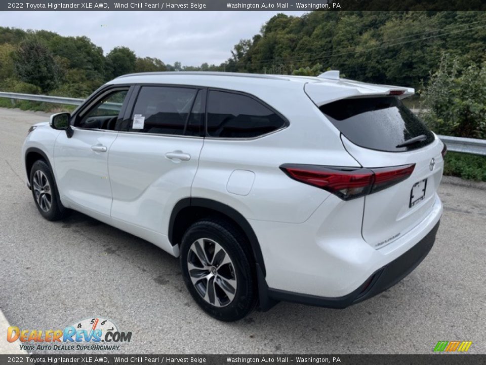 2022 Toyota Highlander XLE AWD Wind Chill Pearl / Harvest Beige Photo #2