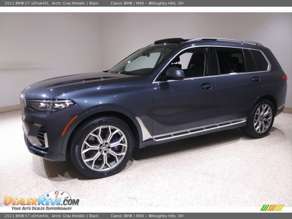 Front 3/4 View of 2021 BMW X7 xDrive40i Photo #3