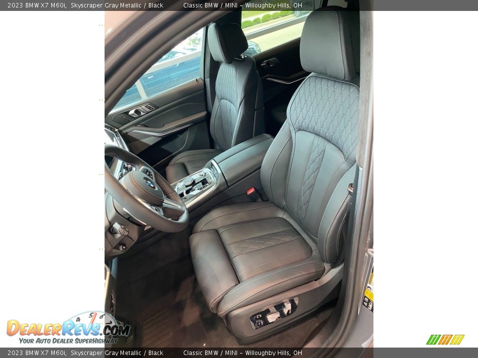 Front Seat of 2023 BMW X7 M60i Photo #4