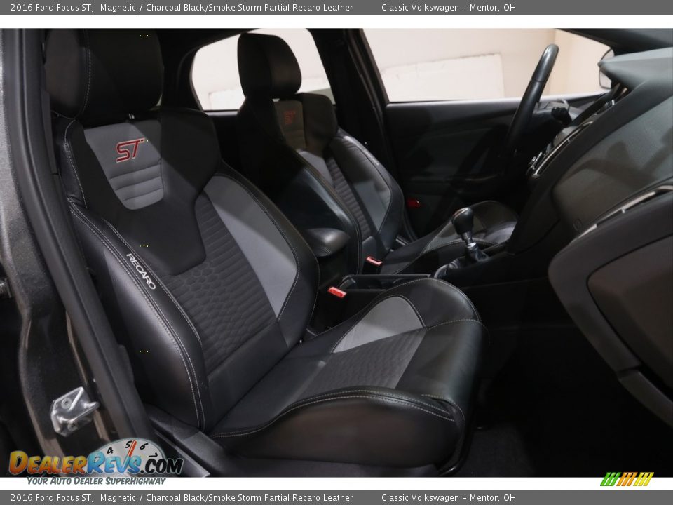 2016 Ford Focus ST Magnetic / Charcoal Black/Smoke Storm Partial Recaro Leather Photo #17