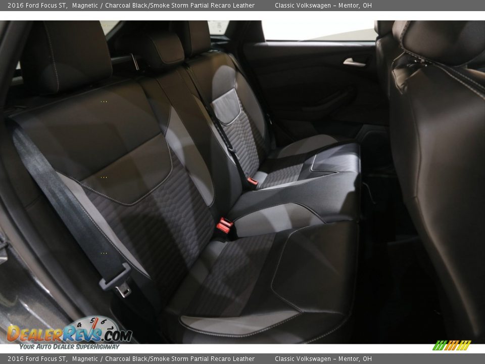 2016 Ford Focus ST Magnetic / Charcoal Black/Smoke Storm Partial Recaro Leather Photo #18