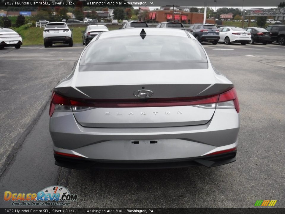 2022 Hyundai Elantra SEL Silver / Black Photo #7