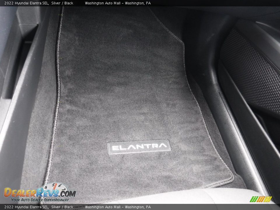 2022 Hyundai Elantra SEL Silver / Black Photo #26