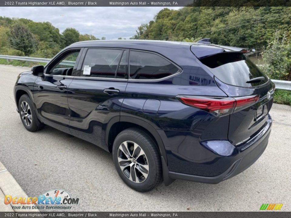 2022 Toyota Highlander XLE AWD Blueprint / Black Photo #2