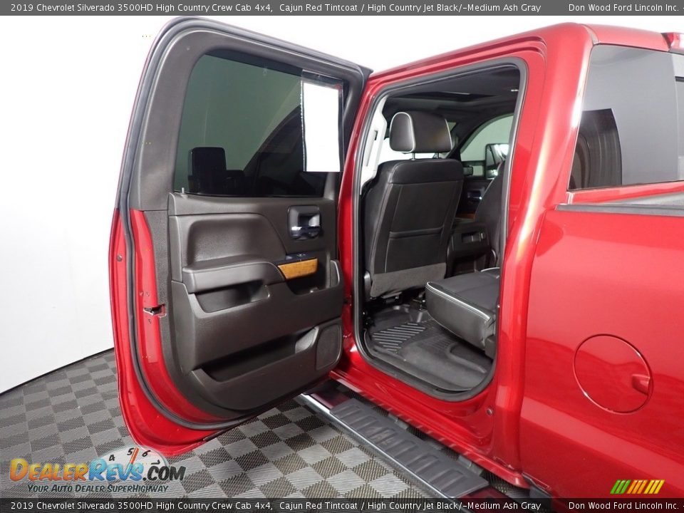 2019 Chevrolet Silverado 3500HD High Country Crew Cab 4x4 Cajun Red Tintcoat / High Country Jet Black/­Medium Ash Gray Photo #32