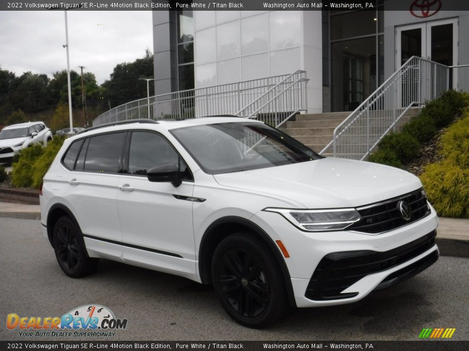 Front 3/4 View of 2022 Volkswagen Tiguan SE R-Line 4Motion Black Edition Photo #1