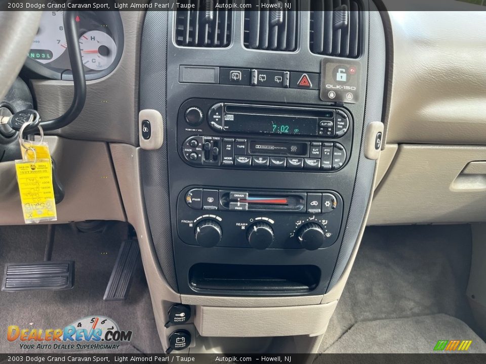 Controls of 2003 Dodge Grand Caravan Sport Photo #23