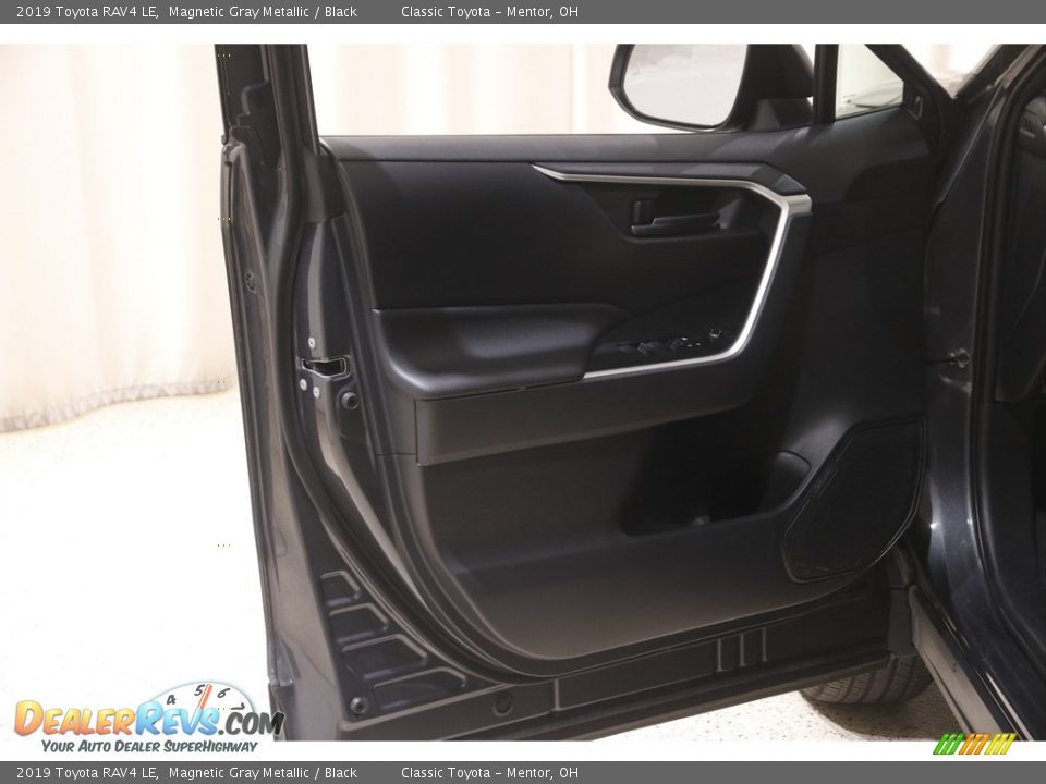 2019 Toyota RAV4 LE Magnetic Gray Metallic / Black Photo #4