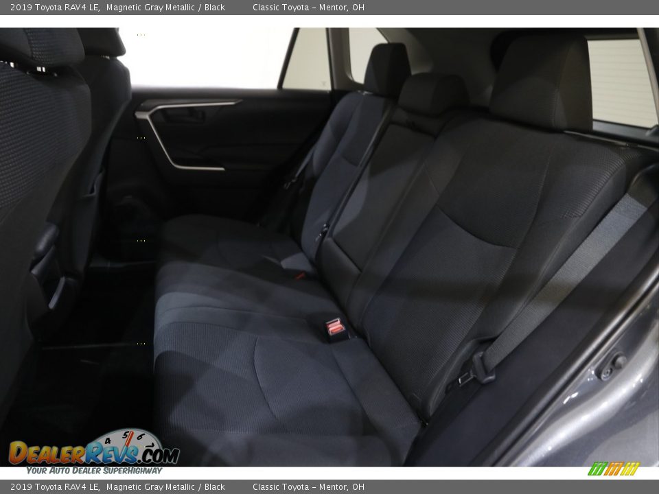 2019 Toyota RAV4 LE Magnetic Gray Metallic / Black Photo #16