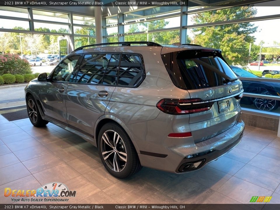 2023 BMW X7 xDrive40i Skyscraper Gray Metallic / Black Photo #2