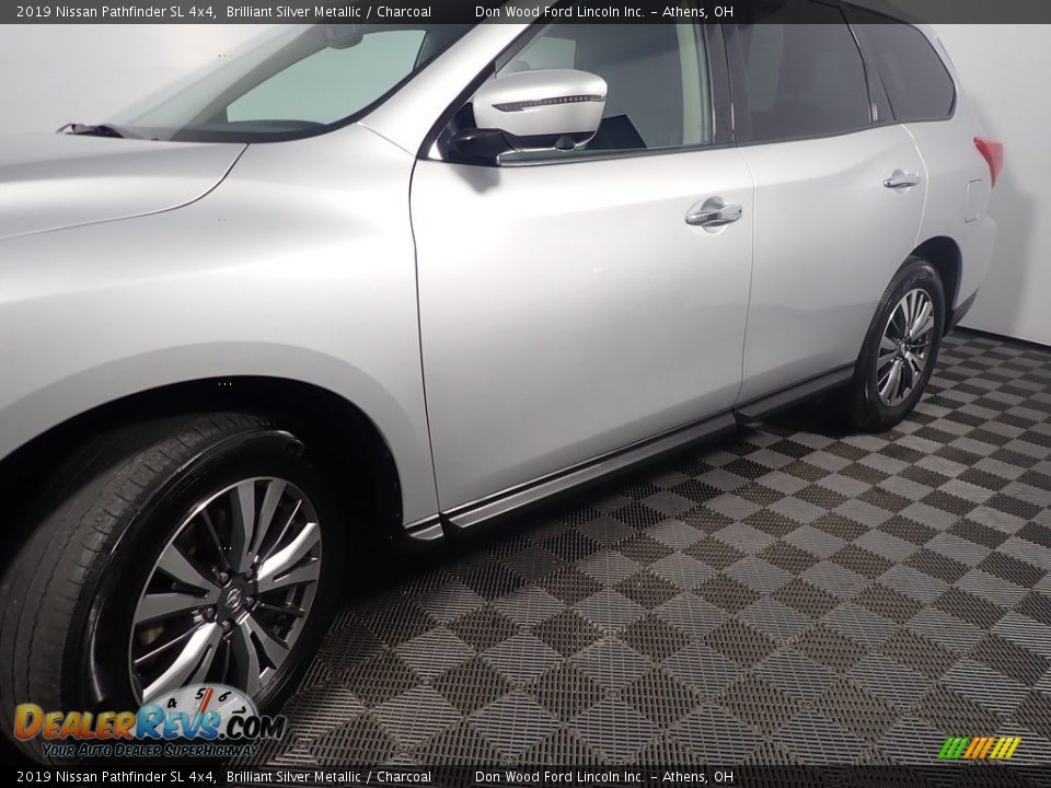 2019 Nissan Pathfinder SL 4x4 Brilliant Silver Metallic / Charcoal Photo #11