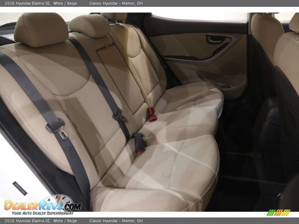 2016 Hyundai Elantra SE White / Beige Photo #13