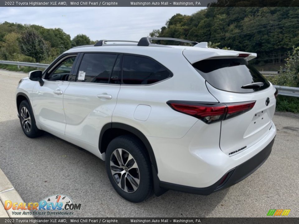 2022 Toyota Highlander XLE AWD Wind Chill Pearl / Graphite Photo #2