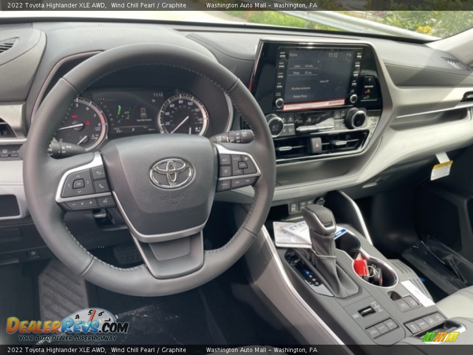 2022 Toyota Highlander XLE AWD Wind Chill Pearl / Graphite Photo #3