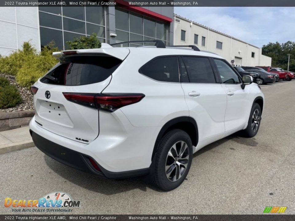 2022 Toyota Highlander XLE AWD Wind Chill Pearl / Graphite Photo #9