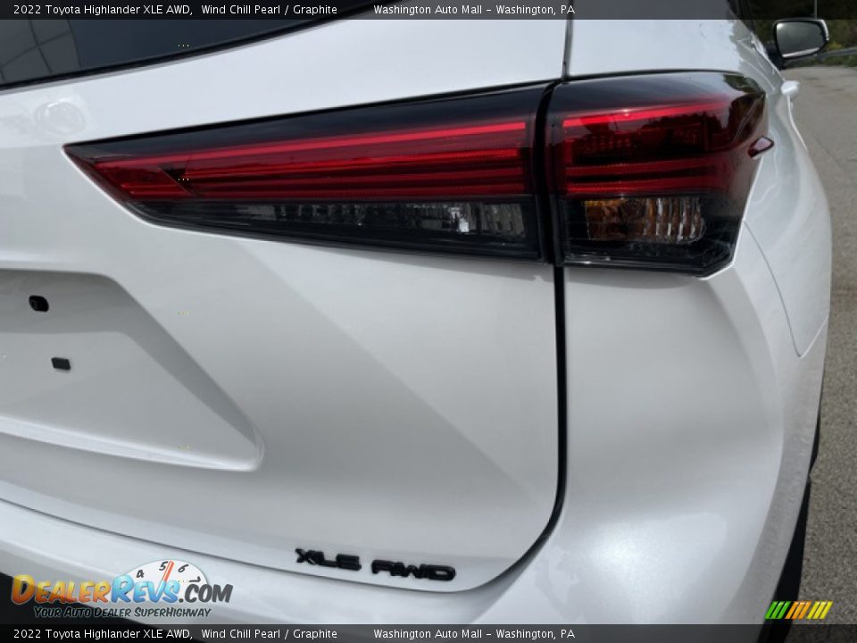 2022 Toyota Highlander XLE AWD Wind Chill Pearl / Graphite Photo #27