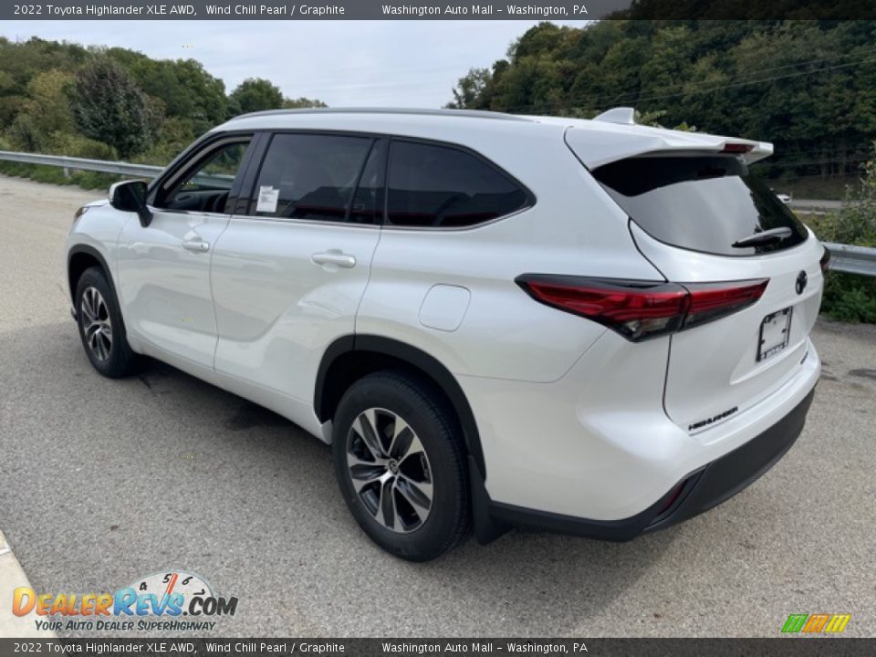 2022 Toyota Highlander XLE AWD Wind Chill Pearl / Graphite Photo #2