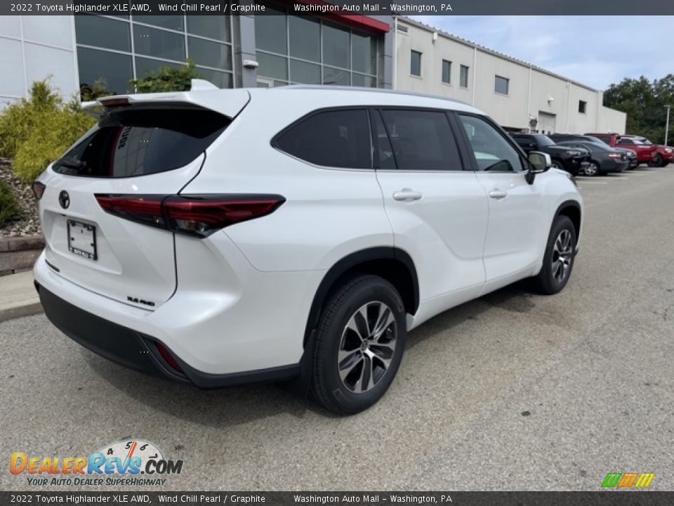 2022 Toyota Highlander XLE AWD Wind Chill Pearl / Graphite Photo #9