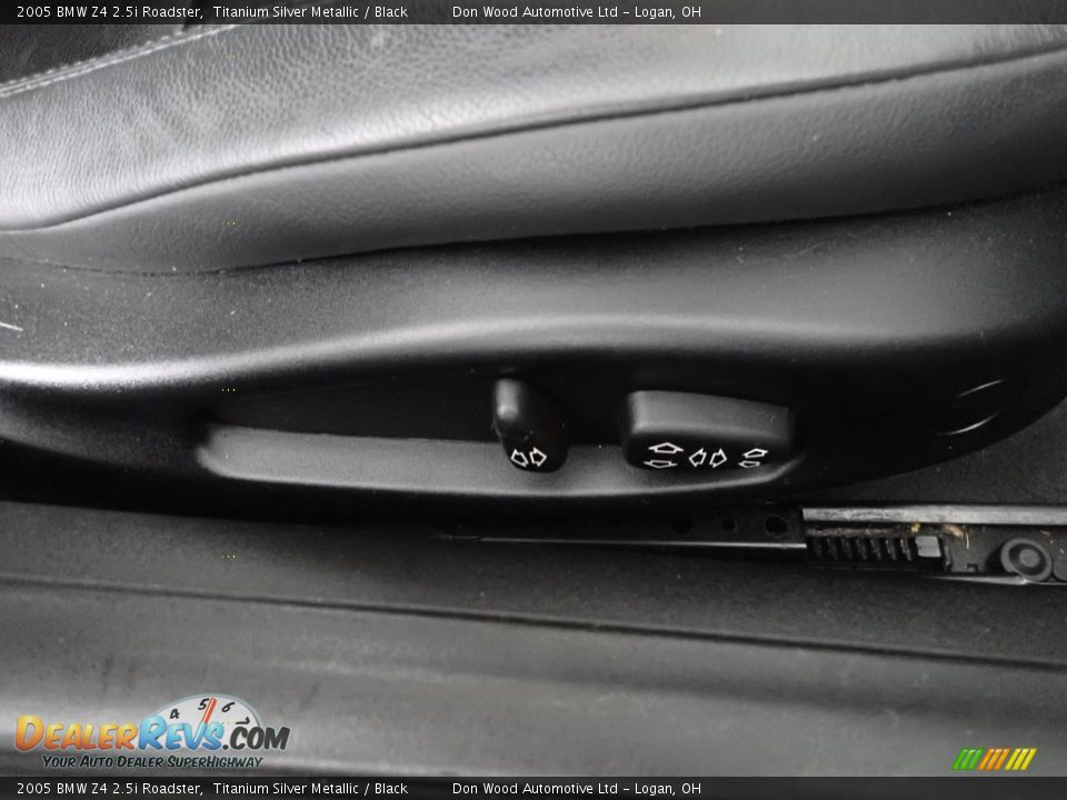 2005 BMW Z4 2.5i Roadster Titanium Silver Metallic / Black Photo #24