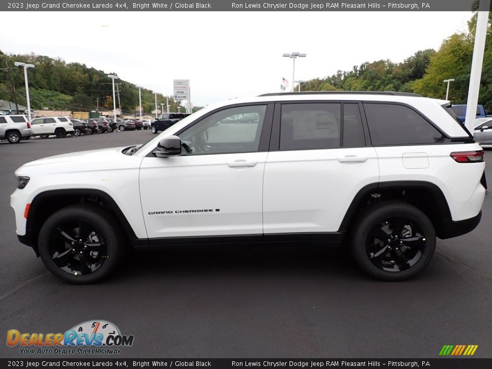 2023 Jeep Grand Cherokee Laredo 4x4 Bright White / Global Black Photo #2