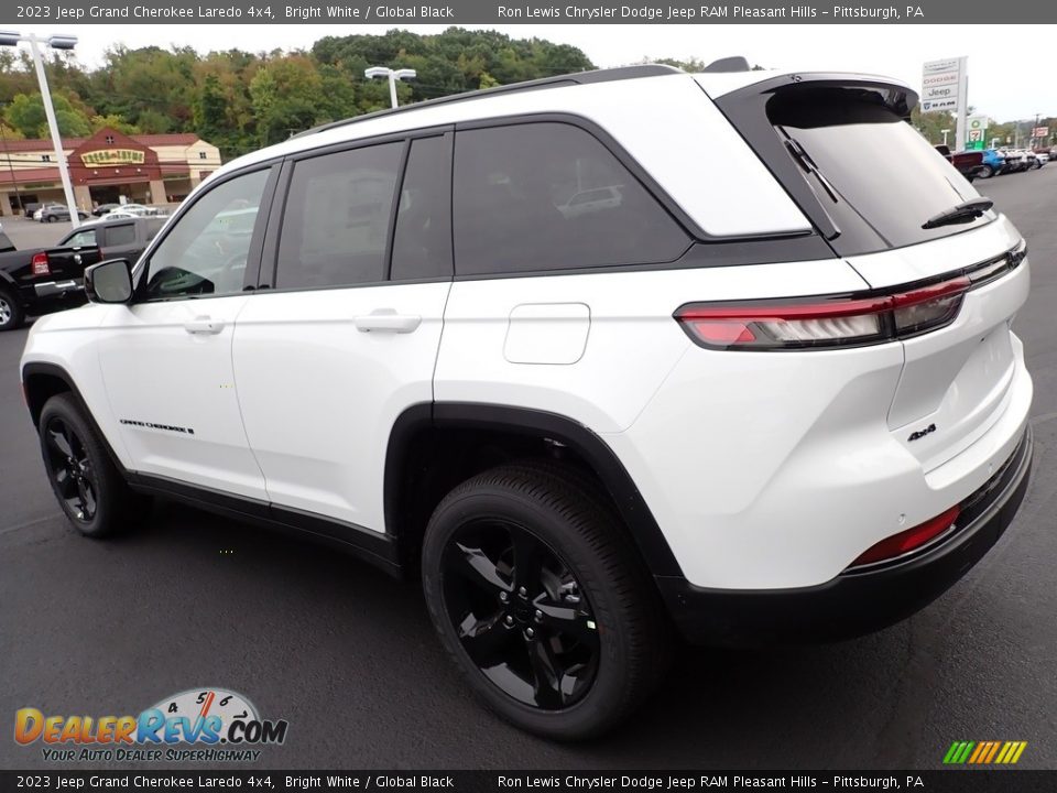 2023 Jeep Grand Cherokee Laredo 4x4 Bright White / Global Black Photo #3