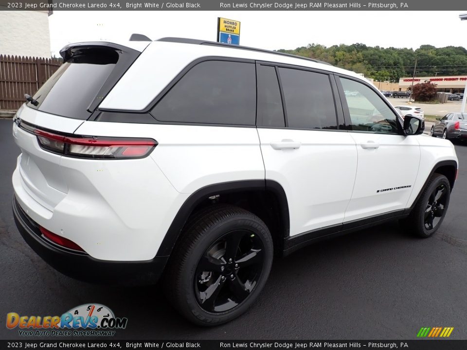 2023 Jeep Grand Cherokee Laredo 4x4 Bright White / Global Black Photo #6