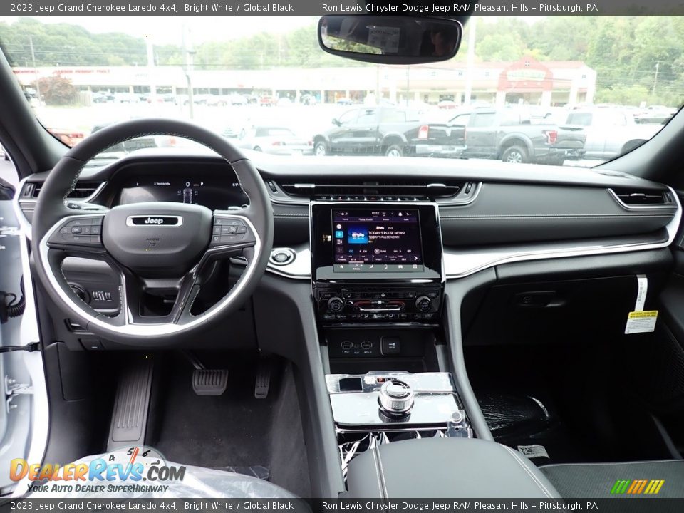 2023 Jeep Grand Cherokee Laredo 4x4 Bright White / Global Black Photo #13