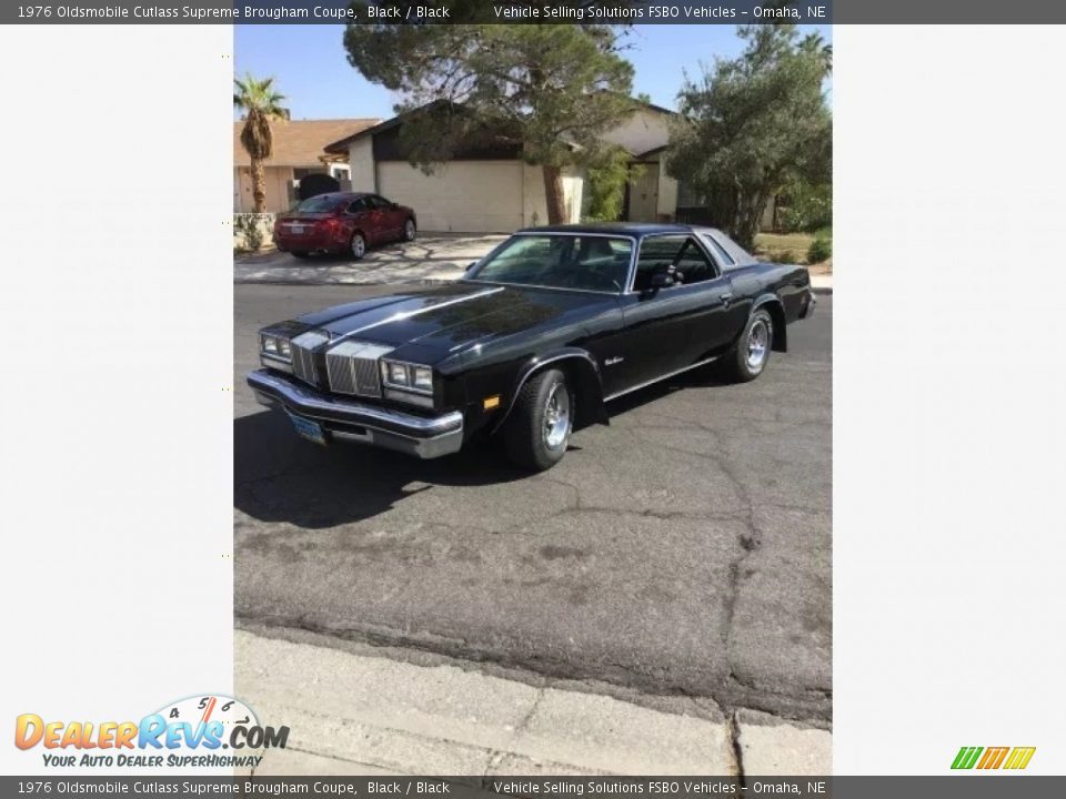 Front 3/4 View of 1976 Oldsmobile Cutlass Supreme Brougham Coupe Photo #1