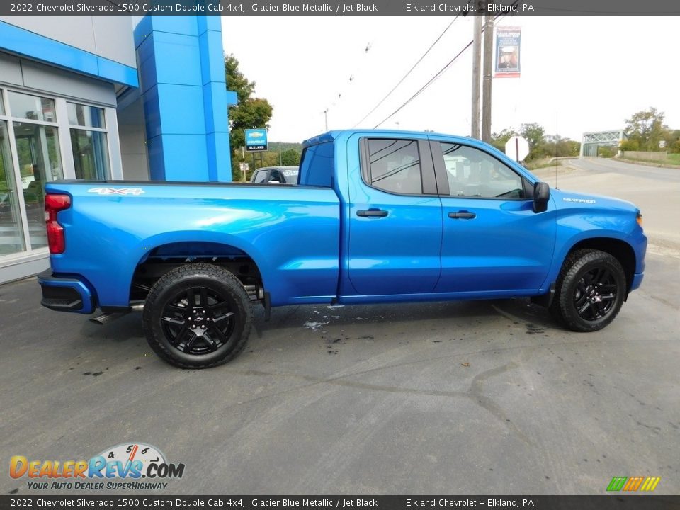 2022 Chevrolet Silverado 1500 Custom Double Cab 4x4 Glacier Blue Metallic / Jet Black Photo #7