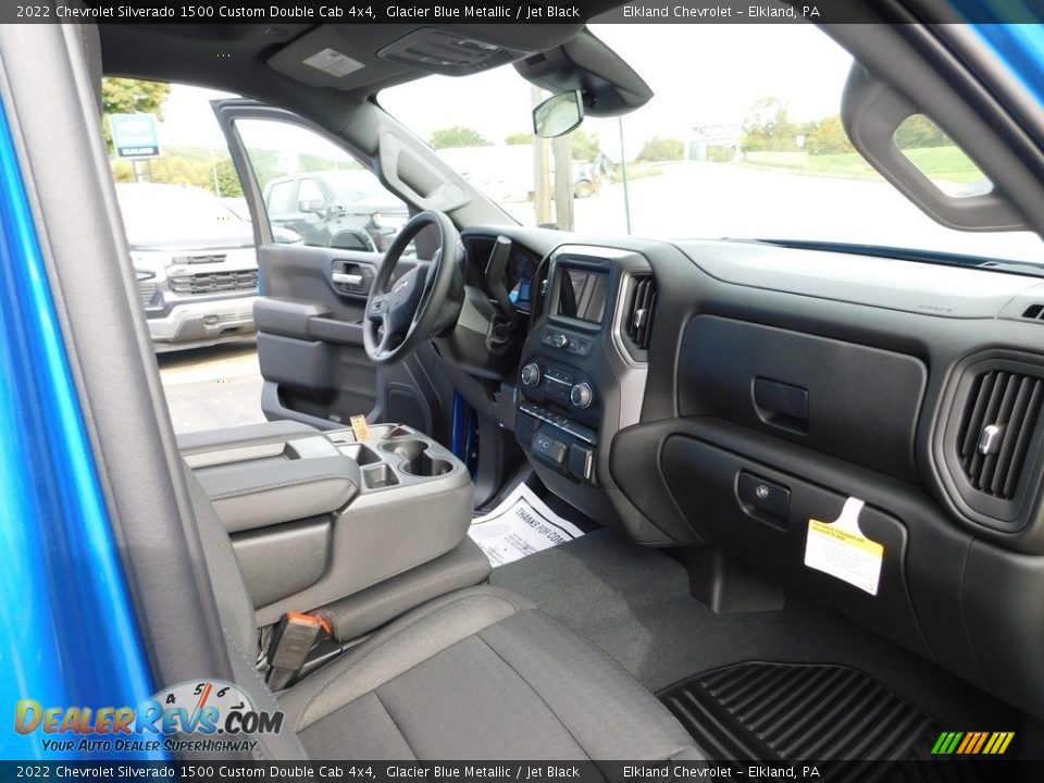 2022 Chevrolet Silverado 1500 Custom Double Cab 4x4 Glacier Blue Metallic / Jet Black Photo #17