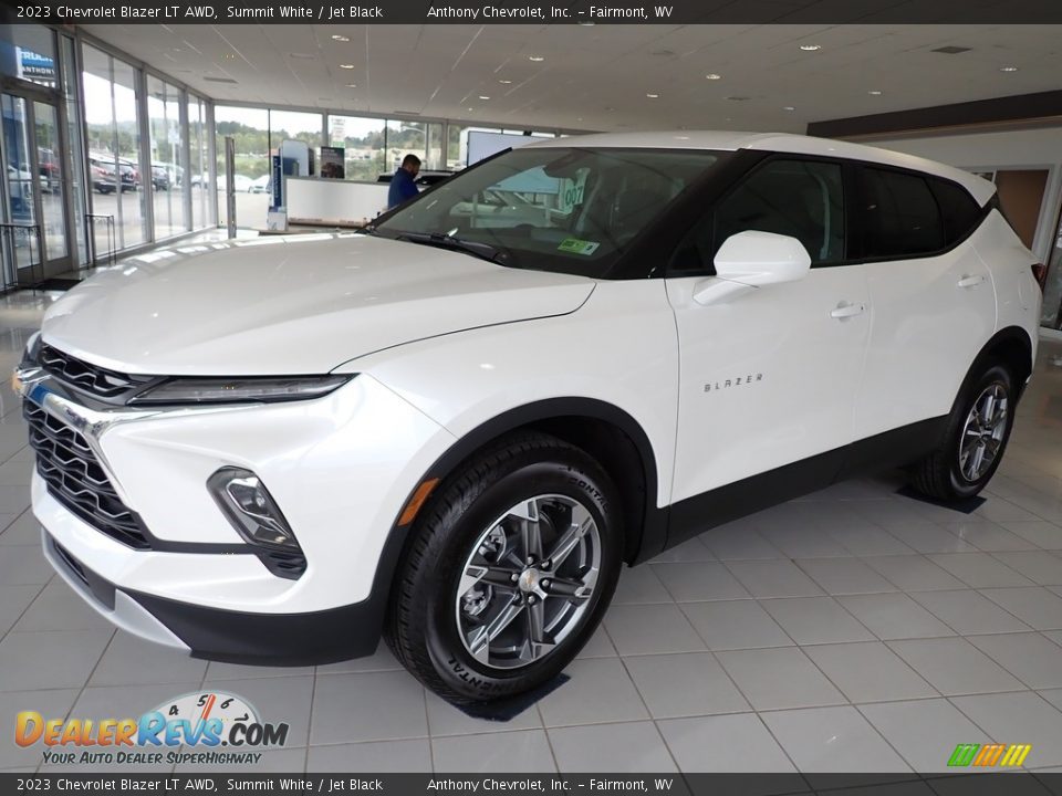 Front 3/4 View of 2023 Chevrolet Blazer LT AWD Photo #8