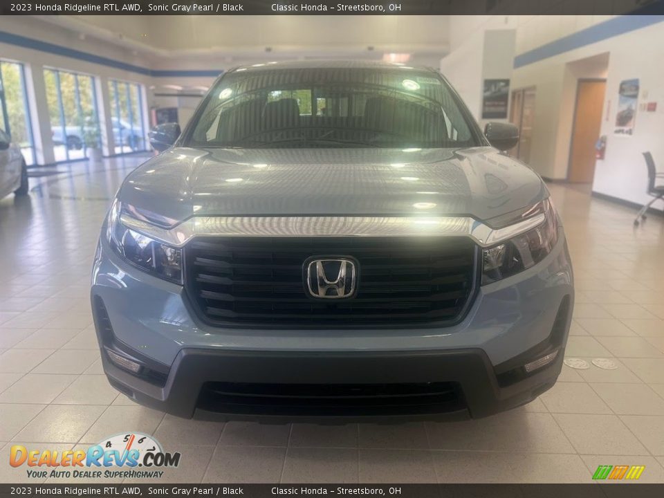 2023 Honda Ridgeline RTL AWD Sonic Gray Pearl / Black Photo #2