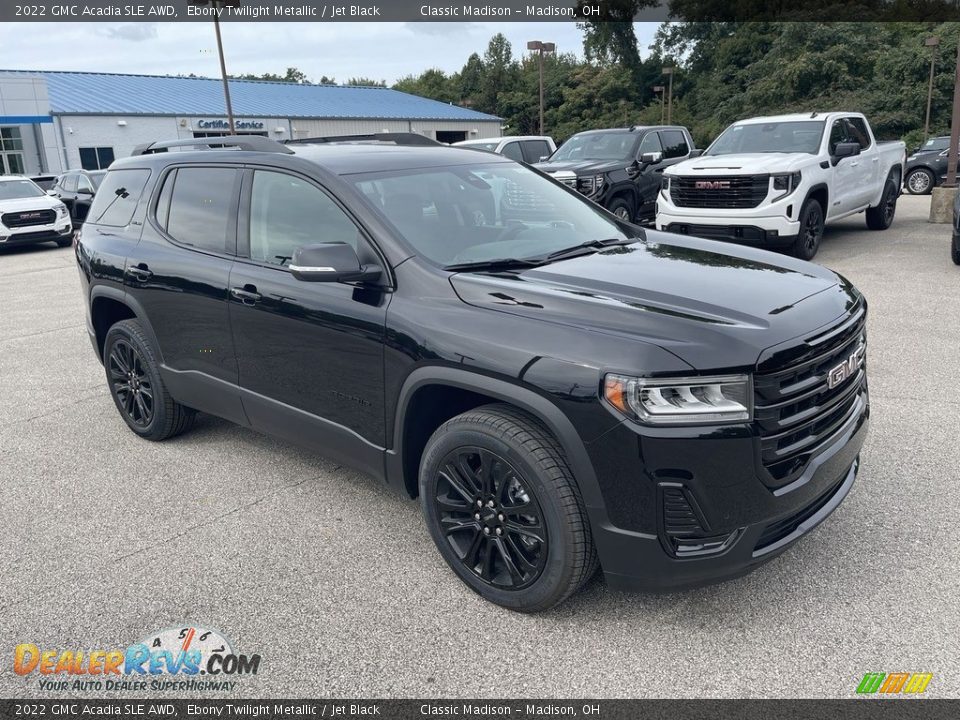 Front 3/4 View of 2022 GMC Acadia SLE AWD Photo #4