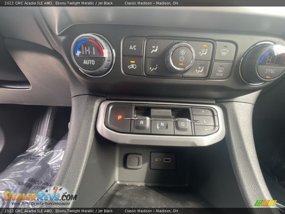 Controls of 2022 GMC Acadia SLE AWD Photo #14