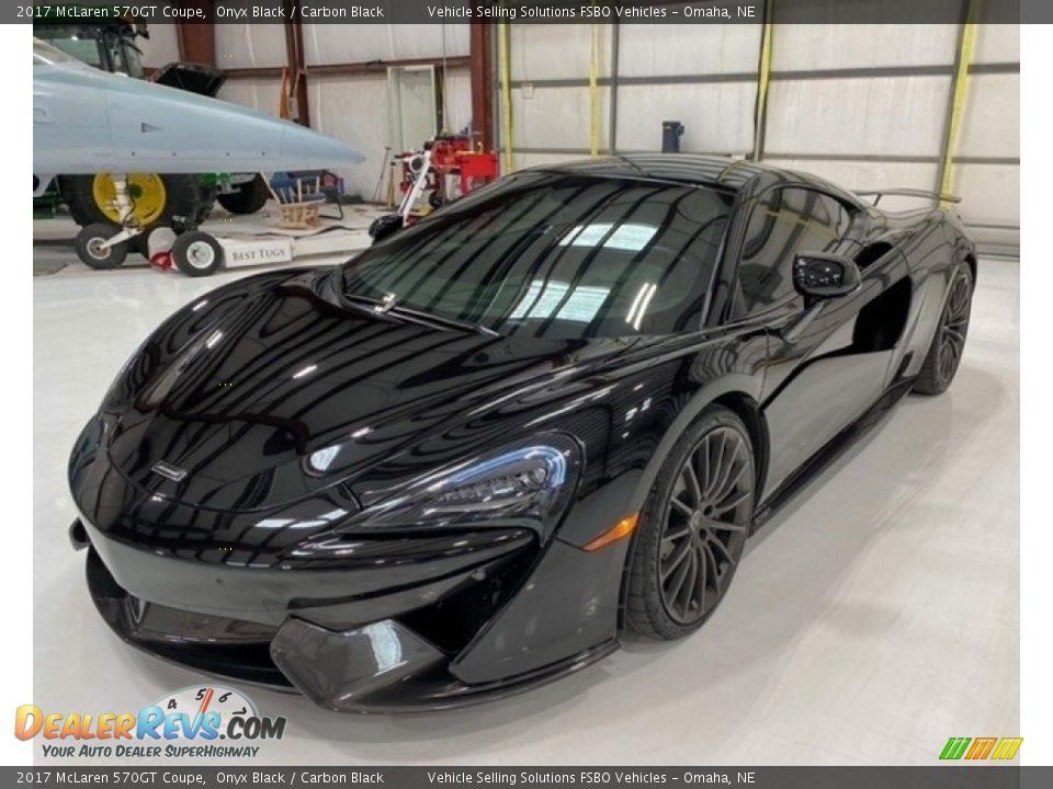 Front 3/4 View of 2017 McLaren 570GT Coupe Photo #2