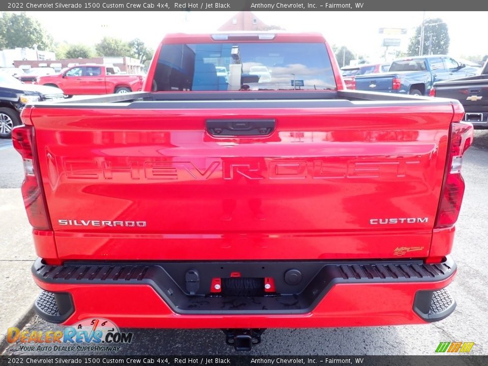 2022 Chevrolet Silverado 1500 Custom Crew Cab 4x4 Red Hot / Jet Black Photo #4