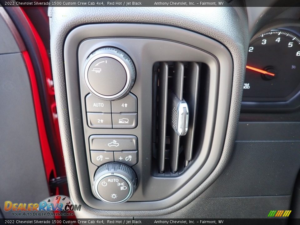 2022 Chevrolet Silverado 1500 Custom Crew Cab 4x4 Red Hot / Jet Black Photo #17
