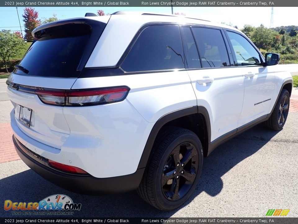 2023 Jeep Grand Cherokee Altitude 4x4 Bright White / Global Black Photo #5